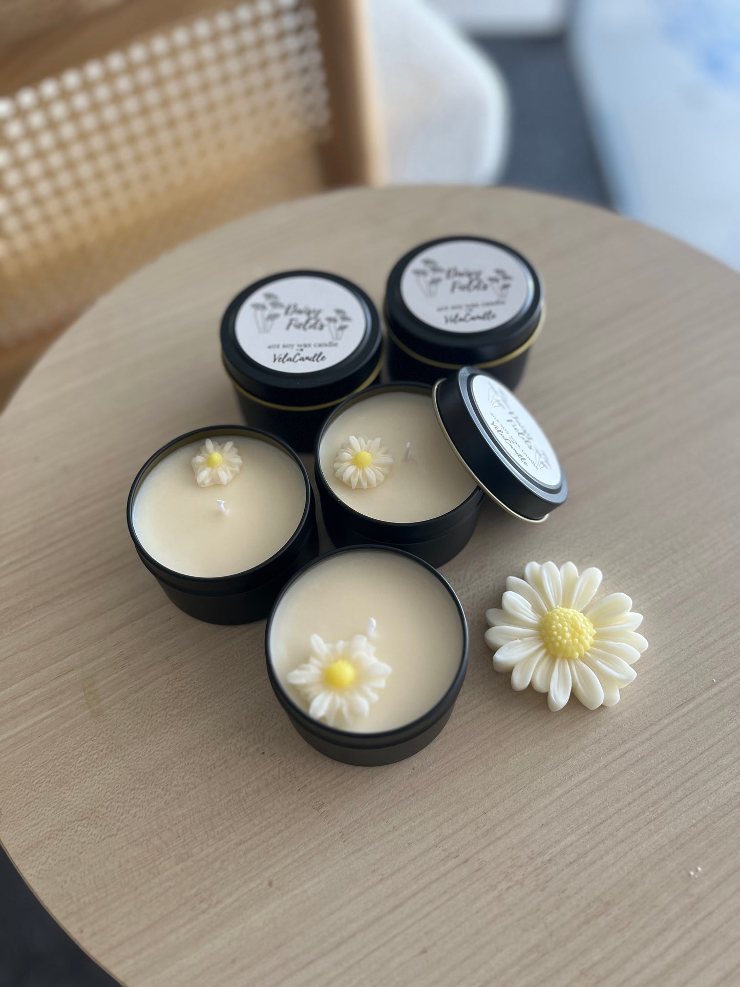 A Daisy Candle Mini Tin