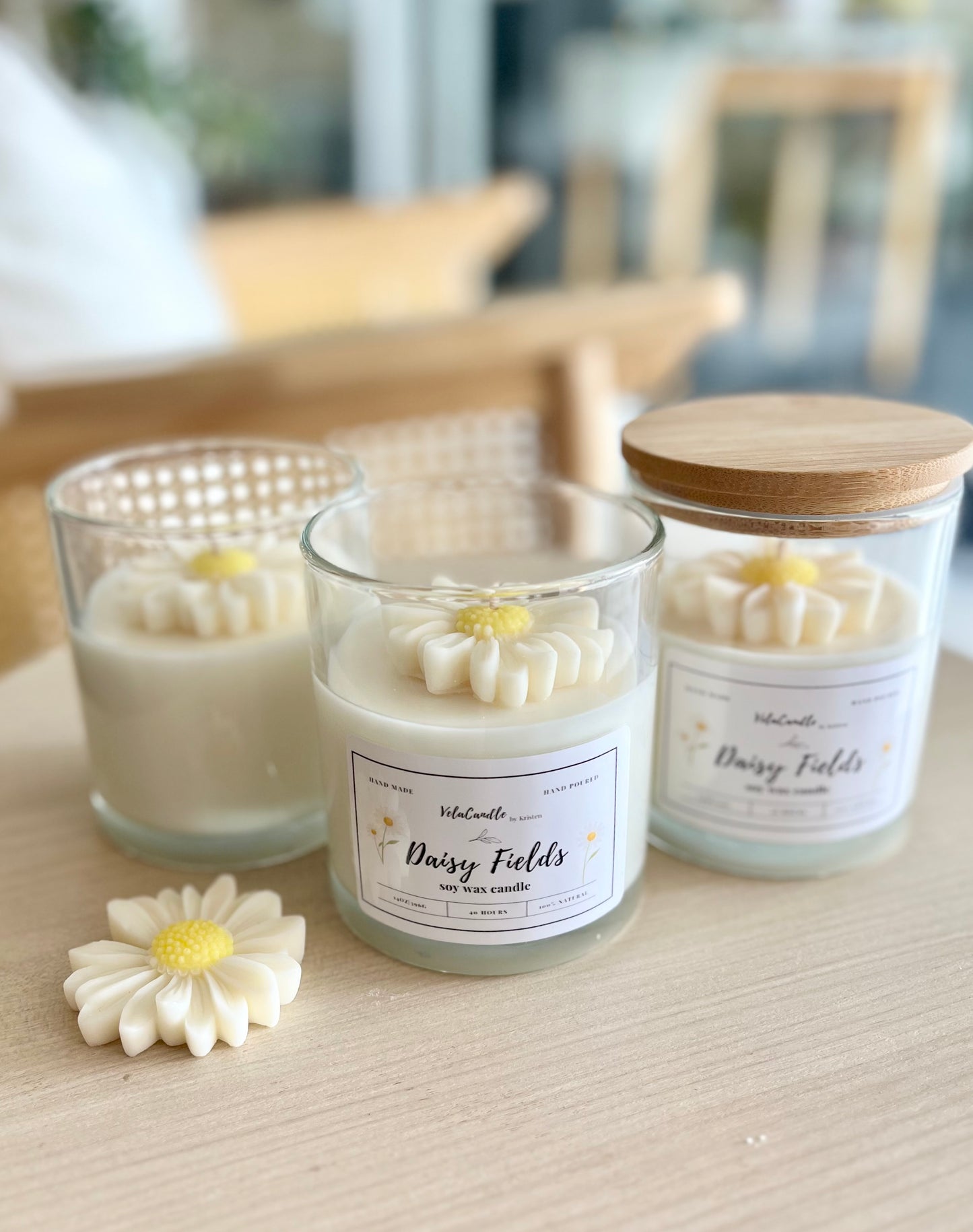 A Daisy Candle