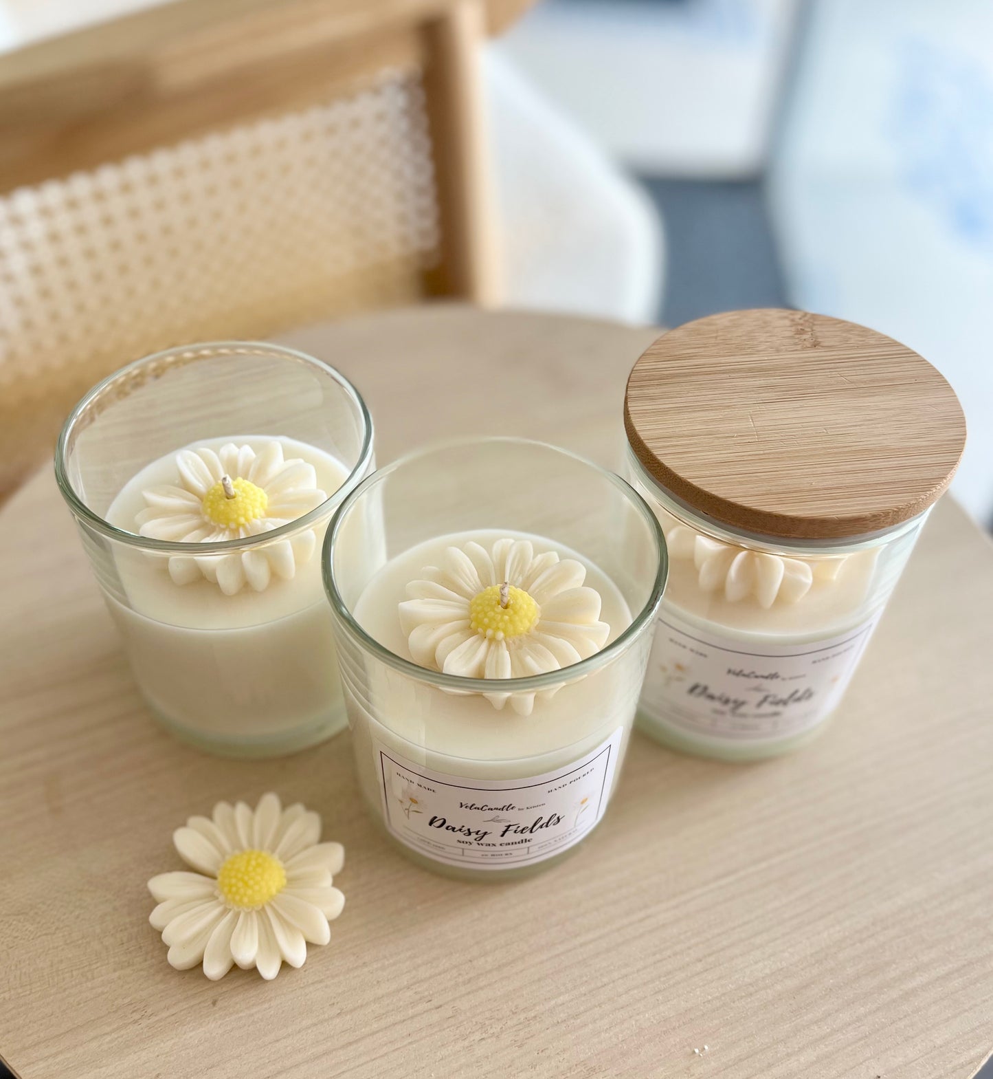 A Daisy Candle