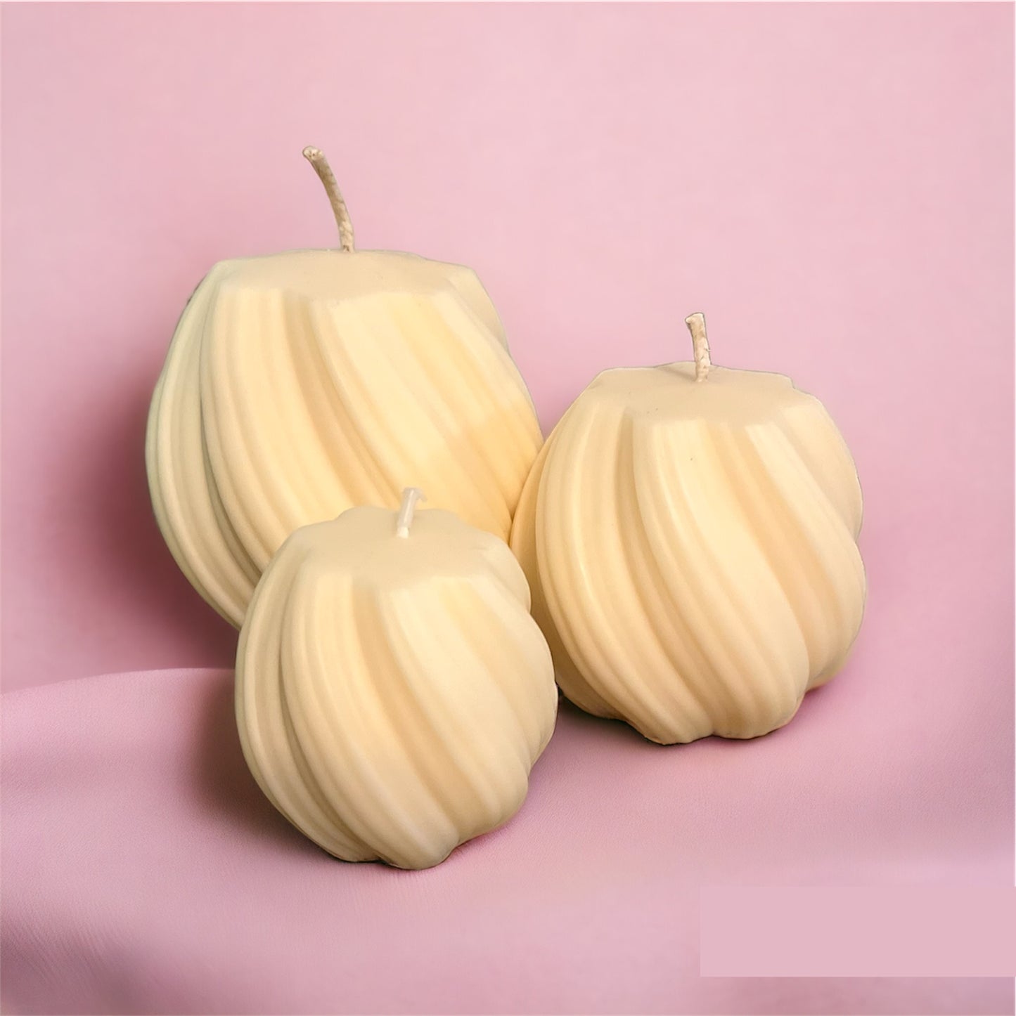 Set of 3 Swirl soy pillar candles