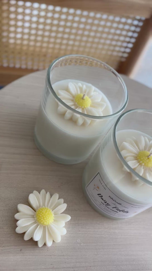 A Daisy Candle